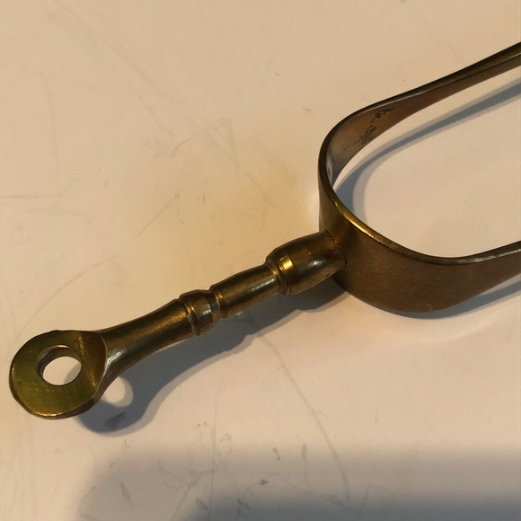 Vintage brass claw foot tongs for serving ice cubes or sugar cubes - Picture 5 of 7